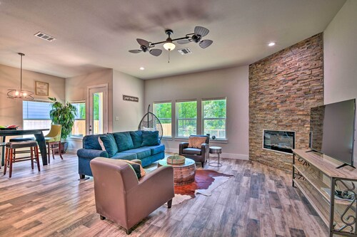 Modern Family Home Near AT&T Stadium & More!