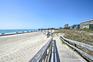 Beach nearby - Calm Coastal Haven w/ 2 Balconies Near Beach (Carolina Beach)