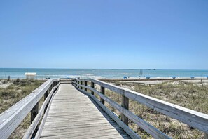 Una spiaggia nelle vicinanze