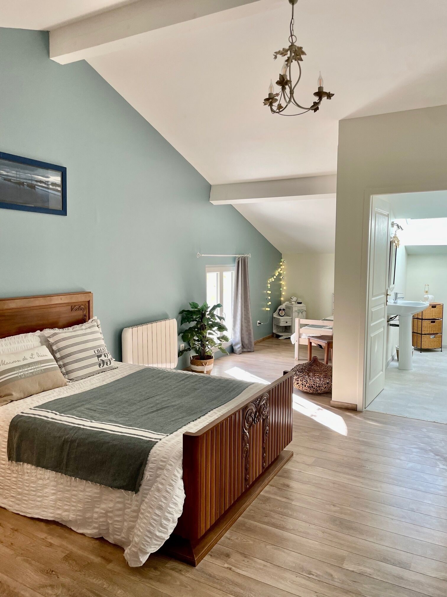 5 bedrooms, desk, iron/ironing board, free WiFi