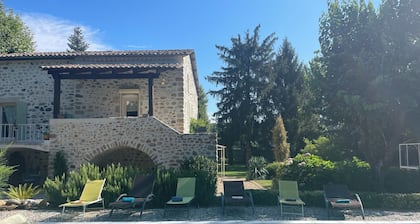 Charming gite F8 210m2 in park with heated pool 300 m from the Ardèche river