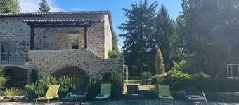 Charming gite F8 210m2 in park with heated pool 300 m from the Ardèche river
