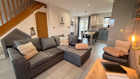 Family Cottage, Private Bathroom | Lounge