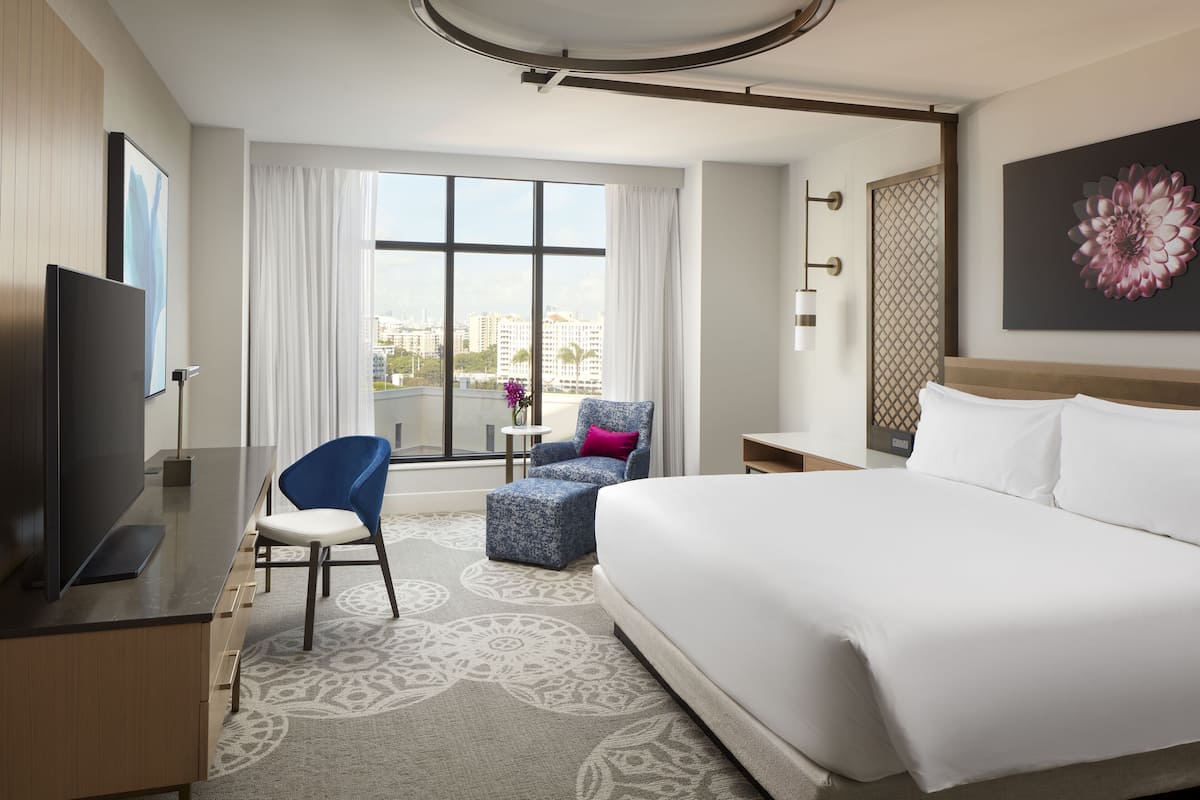 Premium bedding, in-room safe, desk, laptop workspace