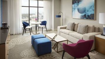 Svit Grand - hörn | Vardagsrum | 55-tums smart-tv med satellitkanaler, tv och streamingtjänster