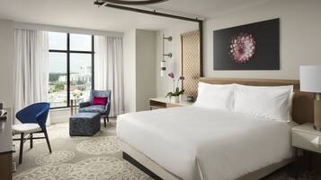 Sängtillbehör av högsta kvalitet och värdeförvaringsskåp på rummet