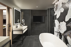 Suite presidencial | Baño | Amenidades de baño gratuitas, secadora de cabello, batas, toallas