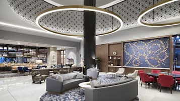 Roupas de cama premium, cofres nos quartos, escrivaninha