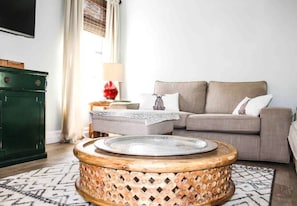 TV - Cozy on Westwood (West Palm Beach)