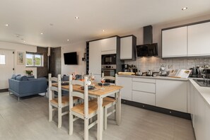 Shared kitchen - Sycamore Cottage (Tenby)