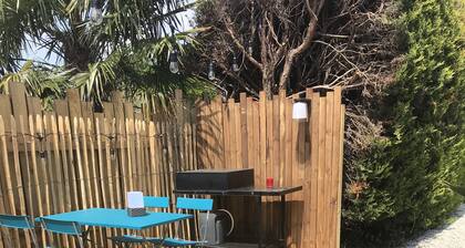 Cosy semi-detached house, terrace 800m from the swimming pool