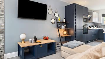 Cottage, Private Bathroom | Lounge