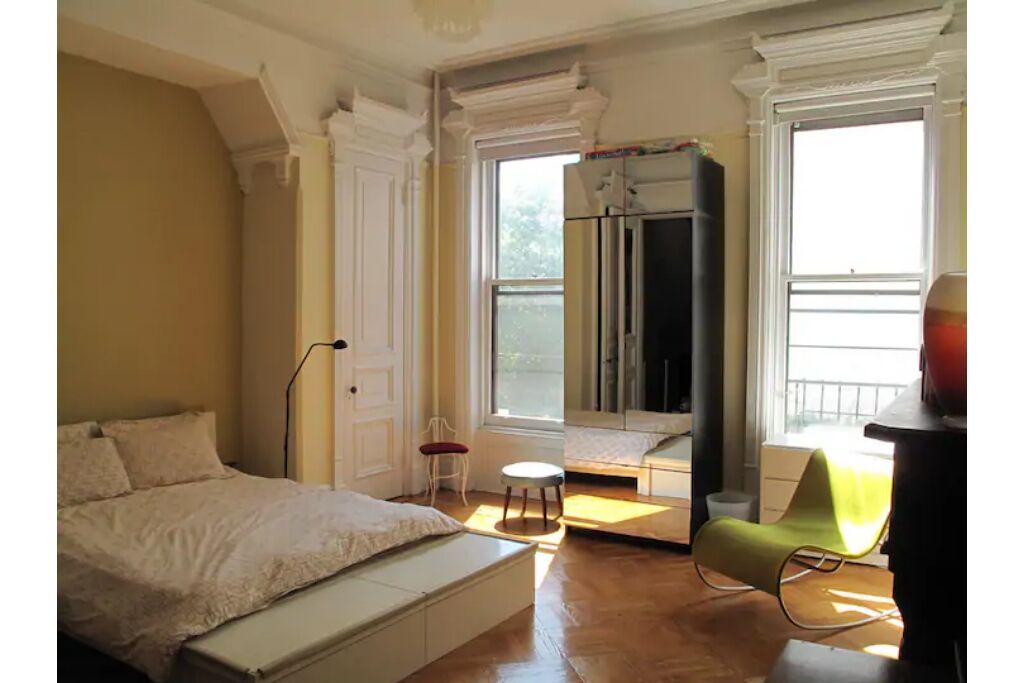 Modern Brownstone, Steps to Subway 