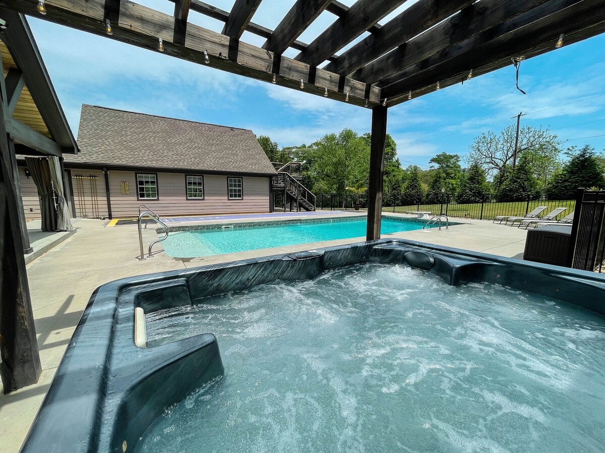 Photo 3 of NEW - Heated Pool - Hot Tub - Game Room - Sauna - 20 Mins to GVL