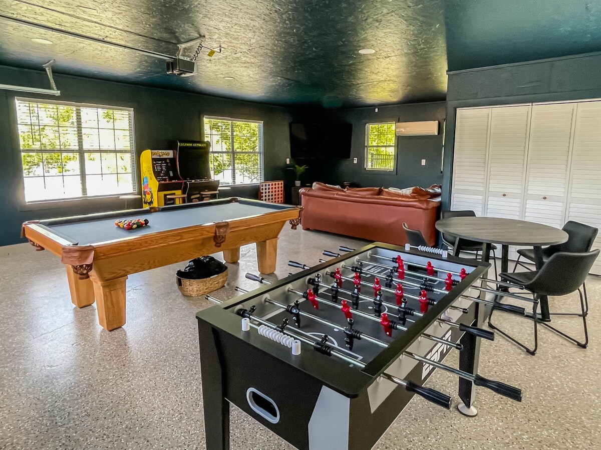 Photo 5 of NEW - Heated Pool - Hot Tub - Game Room - Sauna - 20 Mins to GVL