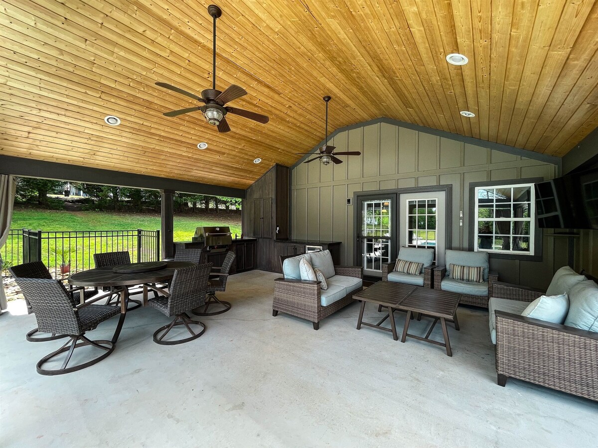 Photo 41 of NEW - Heated Pool - Hot Tub - Game Room - Sauna - 20 Mins to GVL