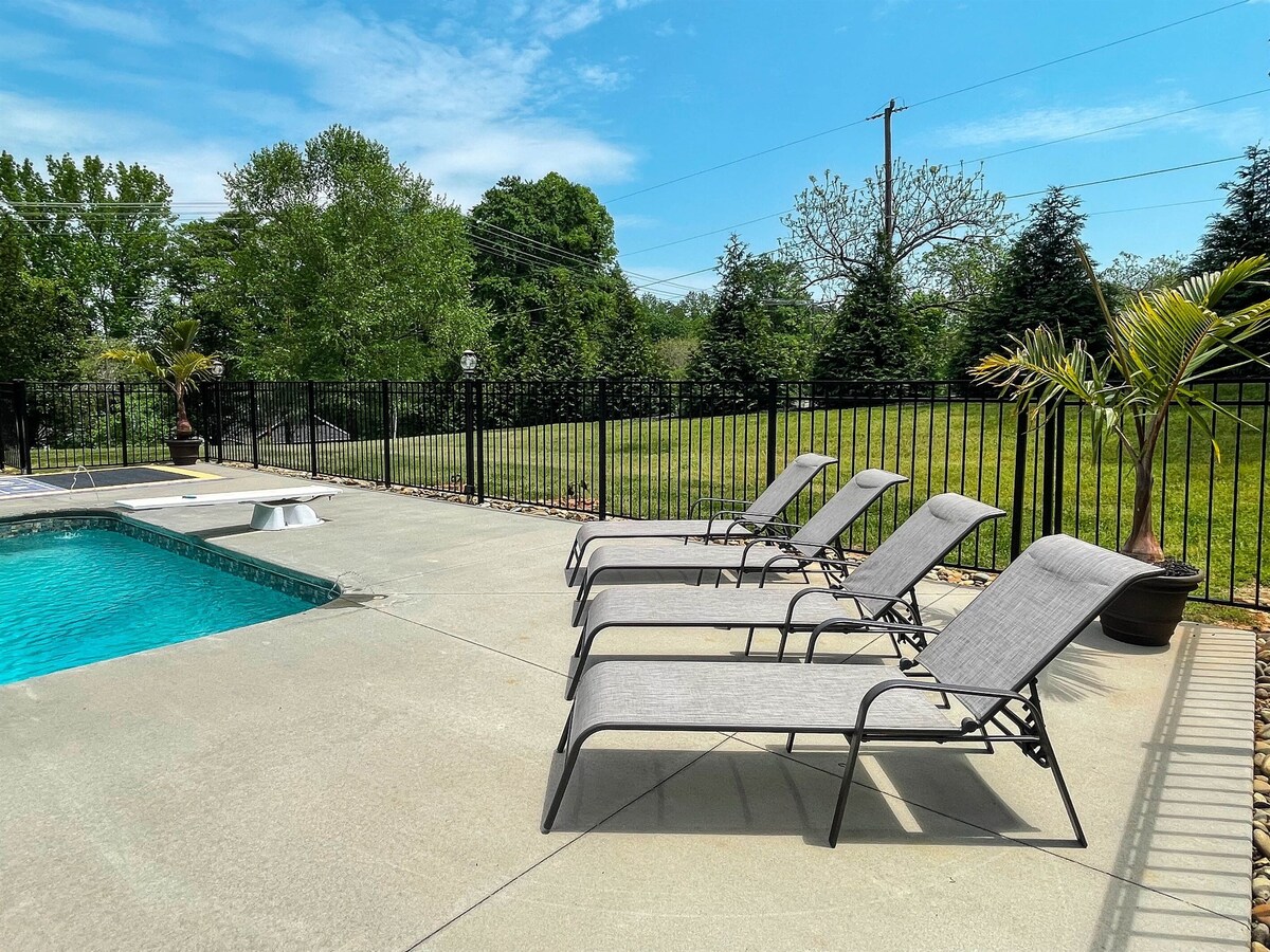 Photo 34 of NEW - Heated Pool - Hot Tub - Game Room - Sauna - 20 Mins to GVL