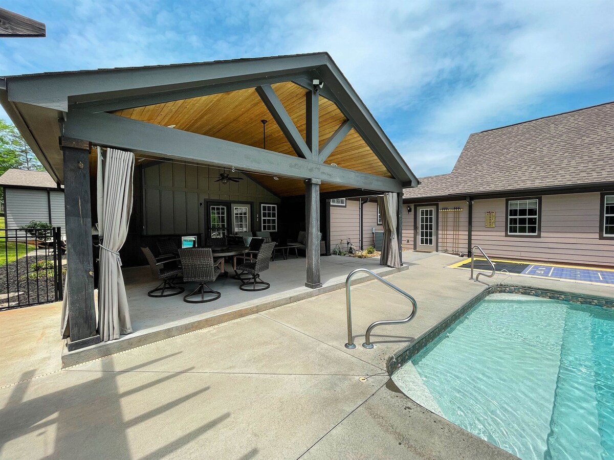Photo 39 of NEW - Heated Pool - Hot Tub - Game Room - Sauna - 20 Mins to GVL