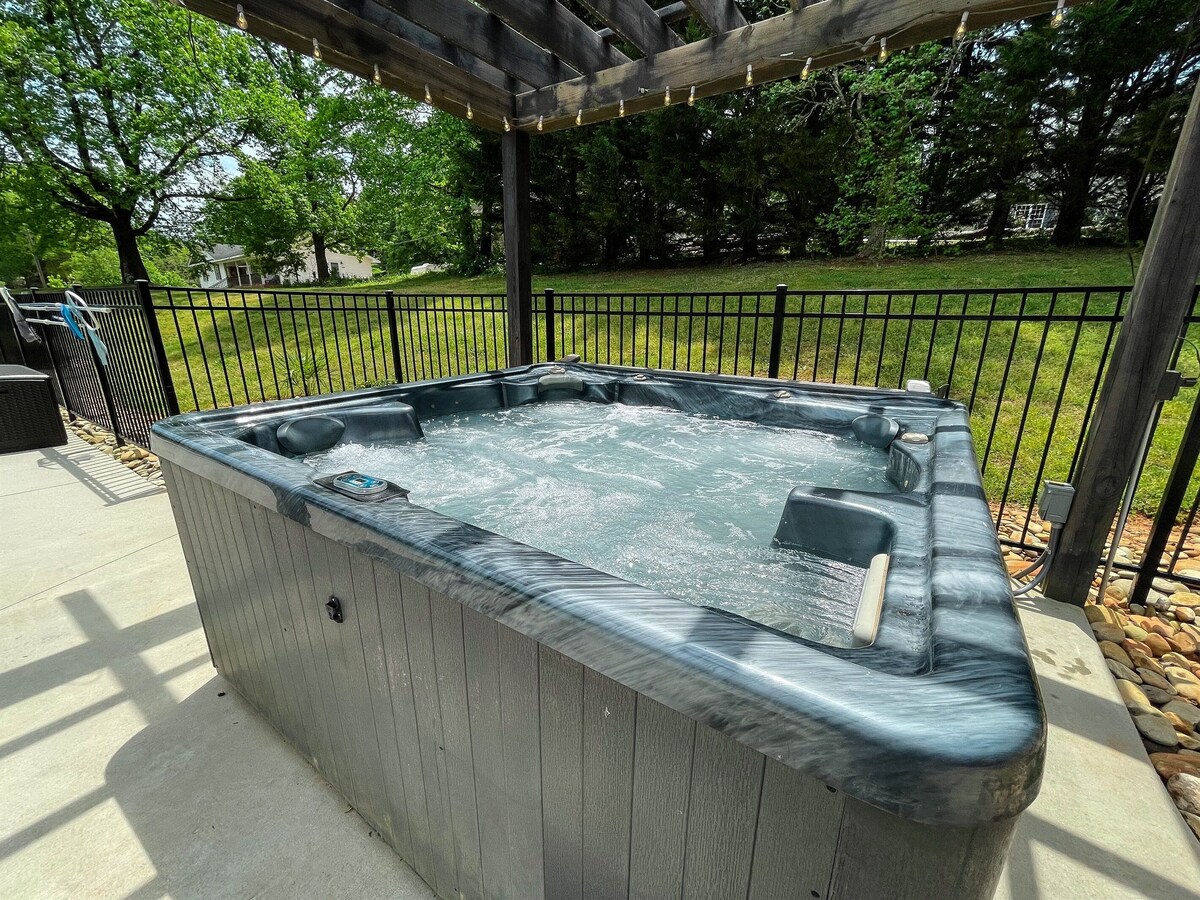 Photo 37 of NEW - Heated Pool - Hot Tub - Game Room - Sauna - 20 Mins to GVL