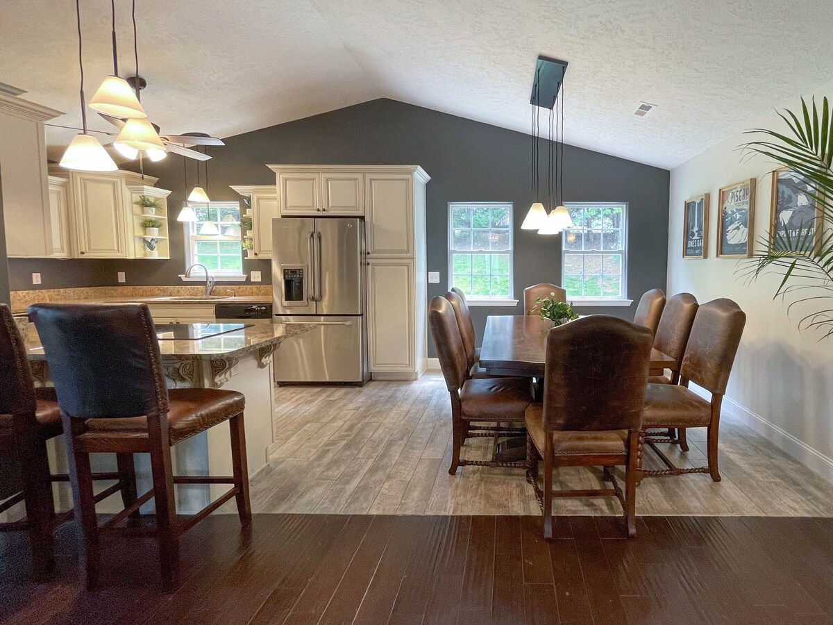 Photo 20 of NEW - Heated Pool - Hot Tub - Game Room - Sauna - 20 Mins to GVL