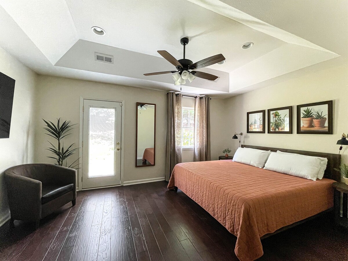 Photo 12 of NEW - Heated Pool - Hot Tub - Game Room - Sauna - 20 Mins to GVL