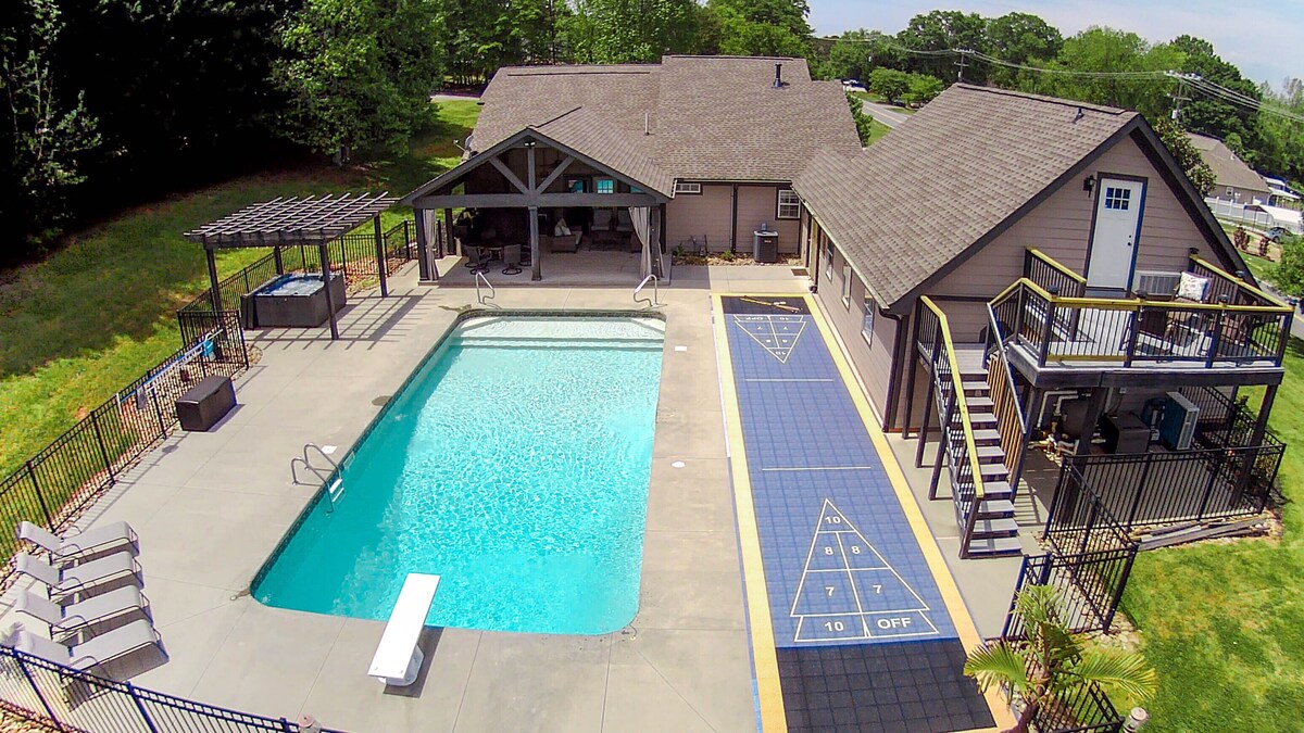 Photo 33 of NEW - Heated Pool - Hot Tub - Game Room - Sauna - 20 Mins to GVL