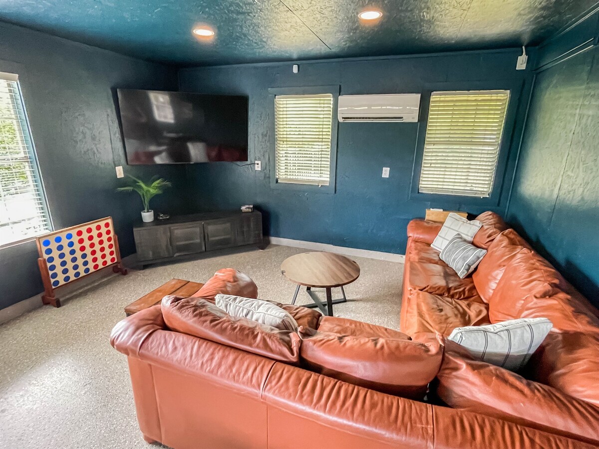 Photo 30 of NEW - Heated Pool - Hot Tub - Game Room - Sauna - 20 Mins to GVL
