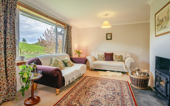 Family House | 3 bedrooms, travel crib, free WiFi, bed sheets - Keppoch Cottage (Crieff)