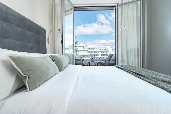 2 chambres, fer et planche à repasser, Wi-Fi, draps fournis