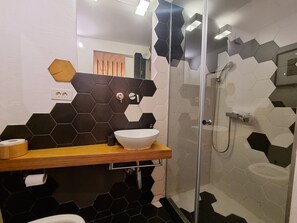 Shower, hair dryer, towels, soap - Apartment with terrace (Piran)