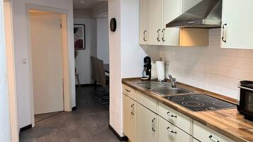 Apartment, Accessible, Private Bathroom | Shared kitchen