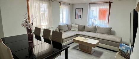 Apartment, Accessible, Private Bathroom | Lounge