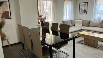 Apartment, Accessible, Private Bathroom | Dining