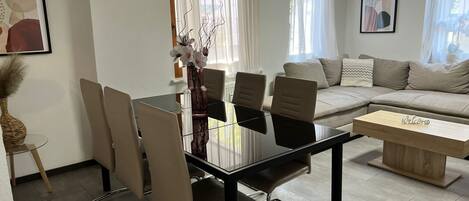 Appartement, accessible aux personnes à mobilité réduite, salle de bains privée | Restauration