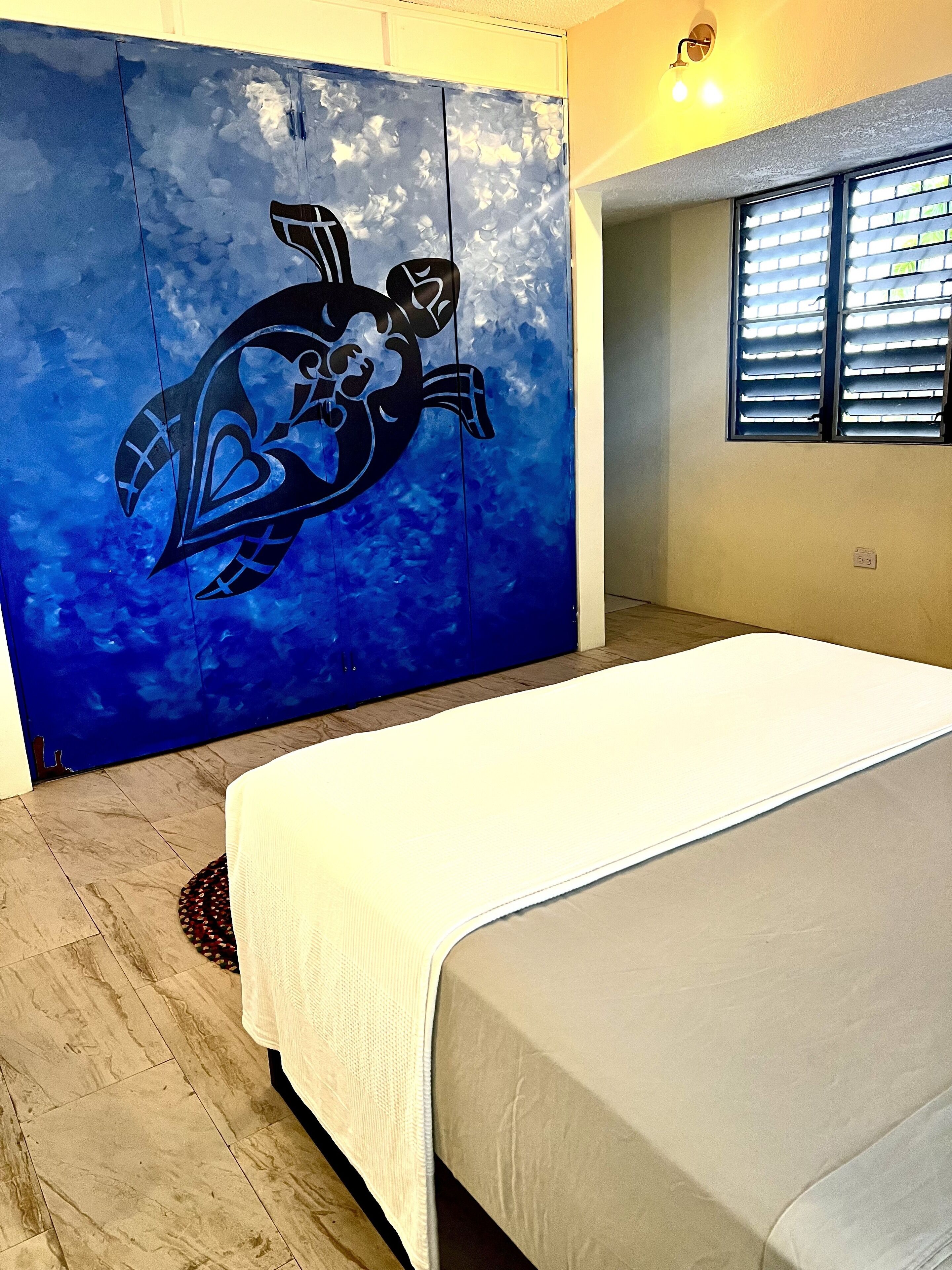 2 bedrooms, travel cot, free WiFi, bed sheets