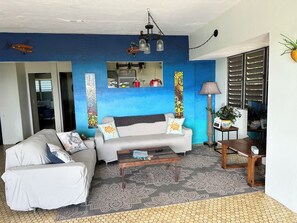 Smart TV, libros y impresora 