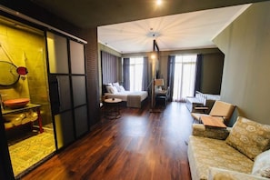 Deluxe-Vierbettzimmer | 1 Schlafzimmer, Minibar, kostenloses WLAN, Bettwäsche