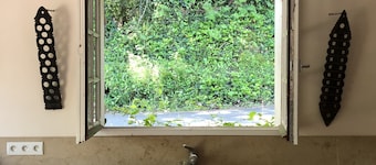 Hermosa auténtica casa, piscina, amplio jardín, a 5 km del mar montagn