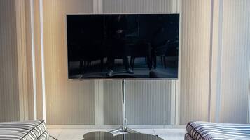 1 bedroom, desk, free WiFi, bed sheets