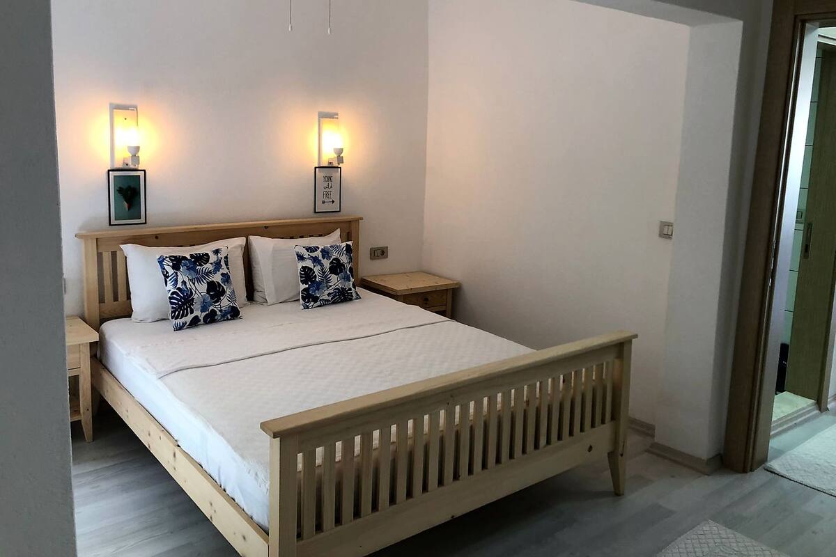2 Schlafzimmer, Schreibtisch, Bügeleisen/Bügelbrett, Bettwäsche
