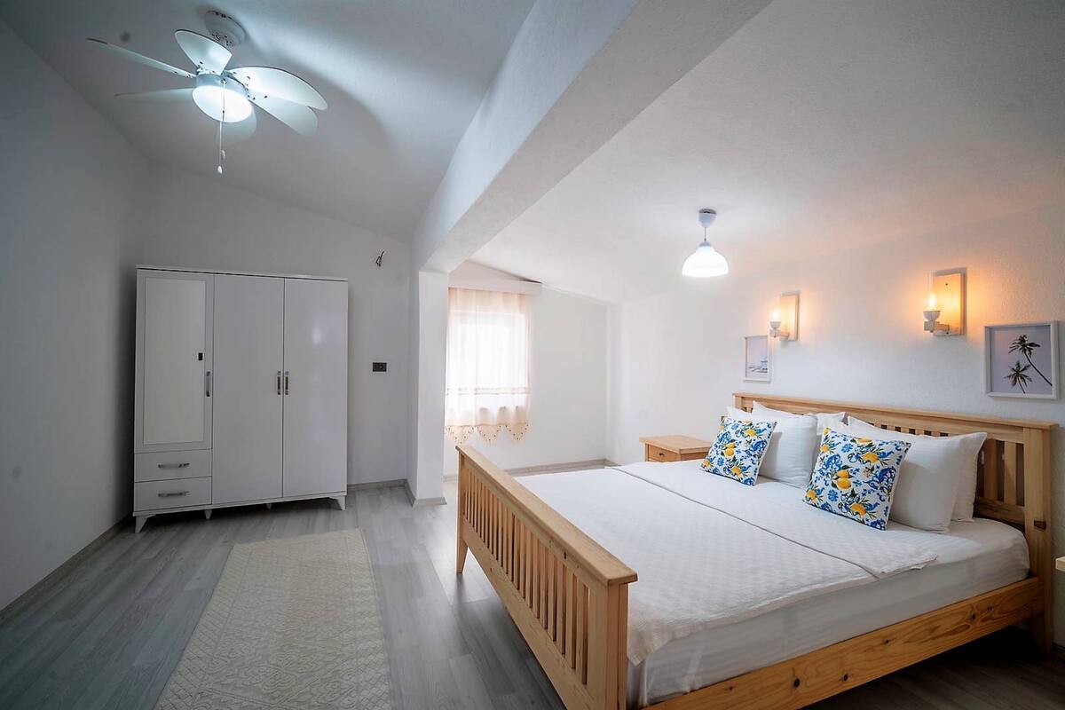 2 Schlafzimmer, Schreibtisch, Bügeleisen/Bügelbrett, Bettwäsche