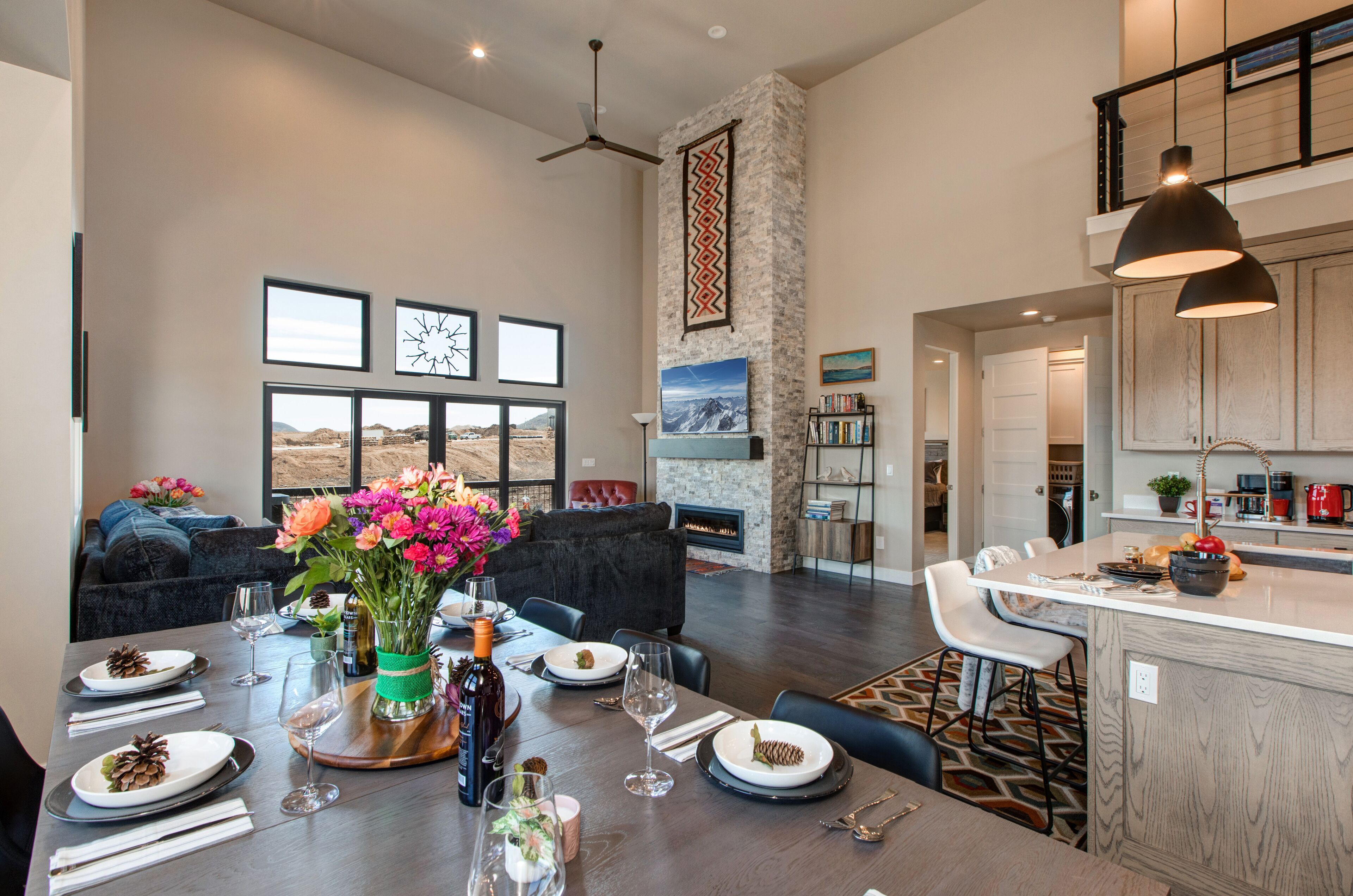 Modern Luxe Townhome, Great Location, Outdoor Recreation & Hot Tub! Mayflower Jordanelle Lakeside