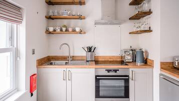 Oven, stovetop, dishwasher, coffee/tea maker