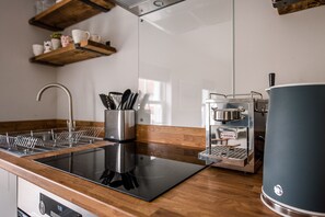 Oven, stovetop, dishwasher, coffee/tea maker - Pebble View, Aldeburgh (Aldeburgh)