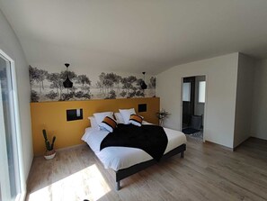 3 bedrooms, iron/ironing board, travel cot, free WiFi