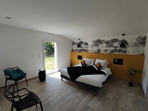 3 slaapkamers, een strijkplank/strijkijzer, reisbedje, gratis wifi