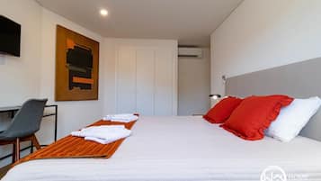 2 bedrooms, desk, iron/ironing board, free WiFi