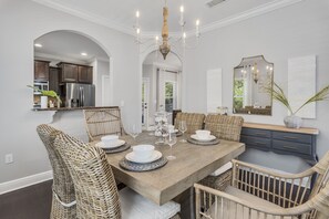 Dining - Walk to the Beach ~ Quiet Neighborhood ~ Biking Trails ~ Community Pool (Santa Rosa Beach)