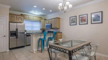 Condo, Multiple Beds, Patio, Pool View | Dining