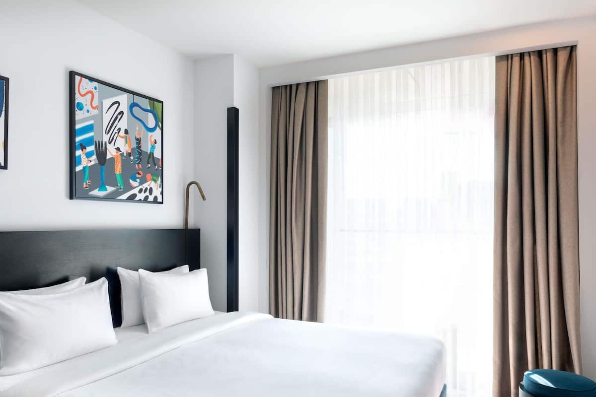 Hypo-allergenic bedding, minibar, in-room safe, desk